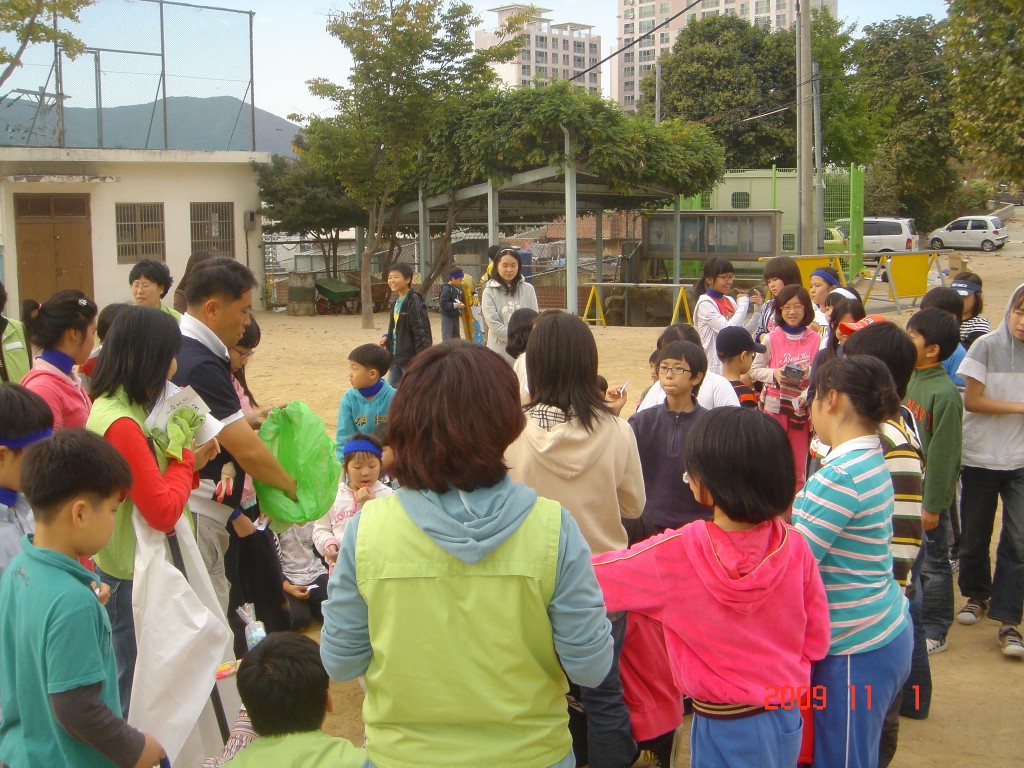 169704bef771eeefc4.jpg : 2009년 어린이부 운동회