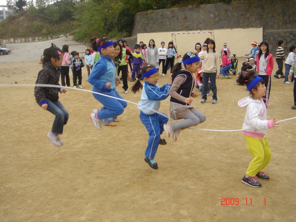 297524bef73211f0b3.jpg : 2009년 어린이부 운동회