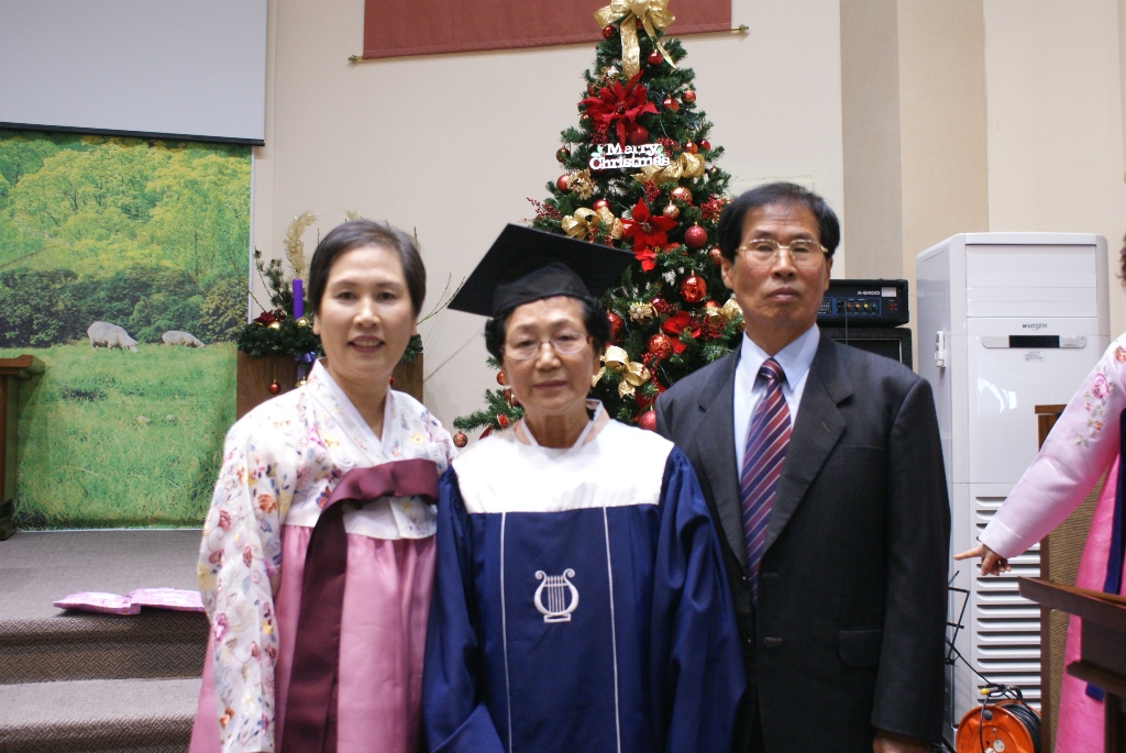 163444b24d3c3b117f.JPG : 2009년 경로대학 졸업식