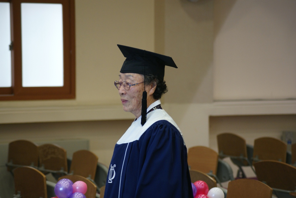 93534b24d5bf14aef.JPG : 2009년 경로대학 졸업식