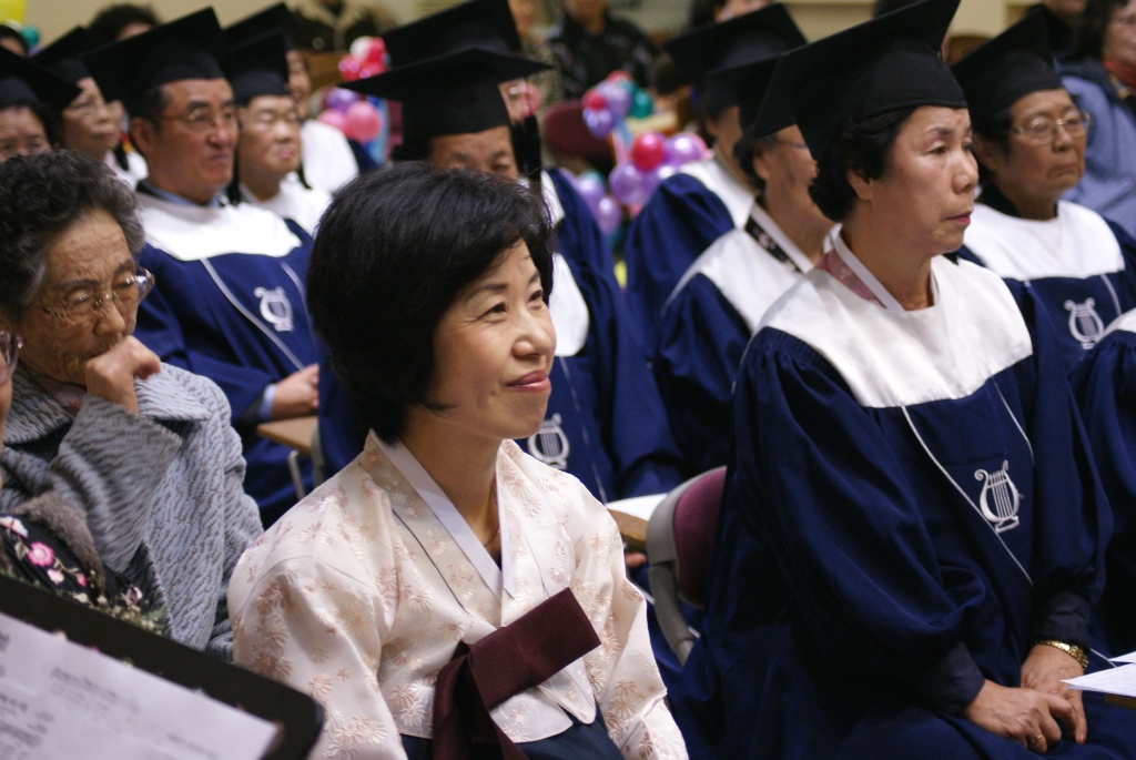 99784b24d5bf1b4c0.JPG : 2009년 경로대학 졸업식