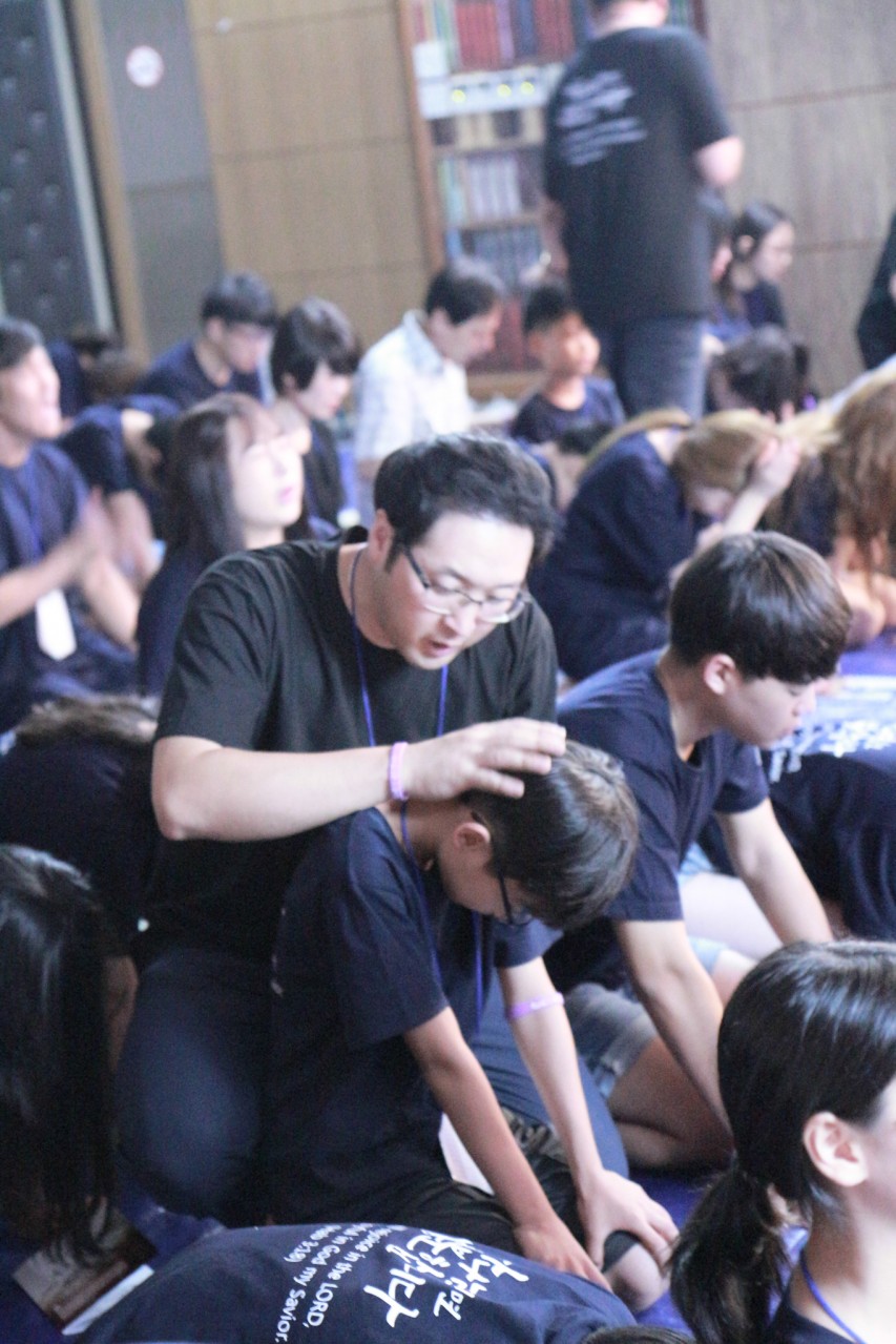 y_pray (12).jpg : 2016 교육교회 여름수련회 (5/8)