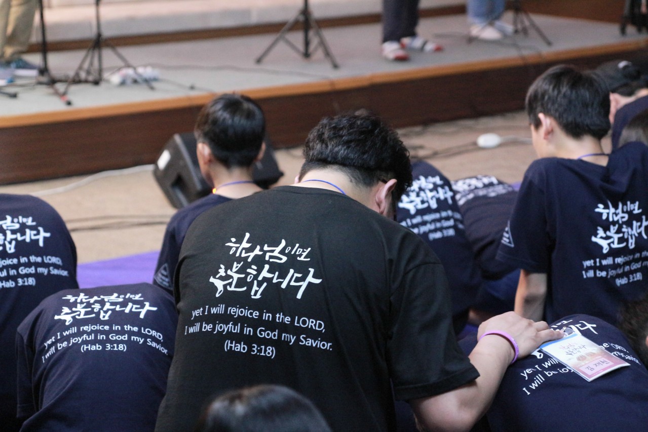 y_pray (15).jpg : 2016 교육교회 여름수련회 (5/8)